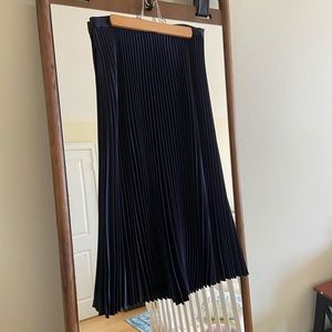 NWOT Club Monaco Navy pleated skirt